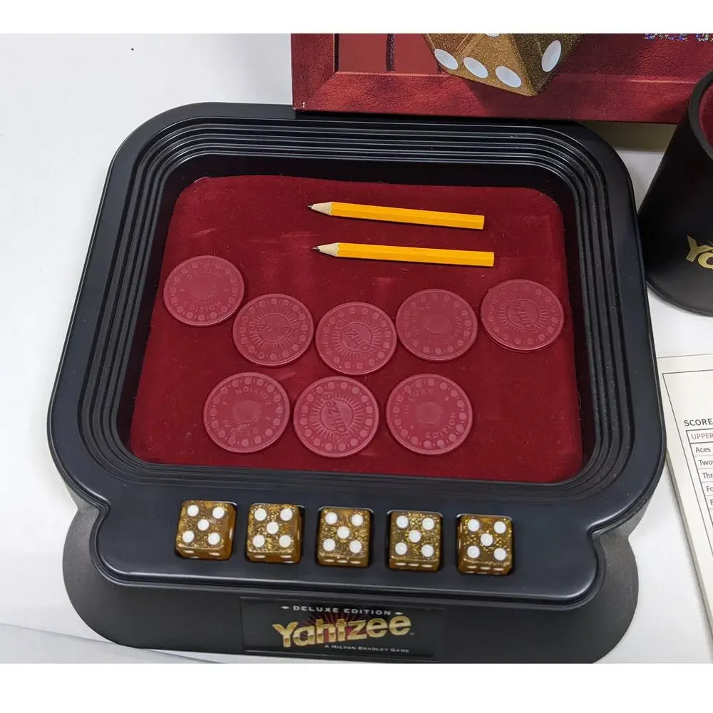 Yahtzee - Deluxe Edition 1997 - 100% Complete and Gently Played - Picture 2 of 10